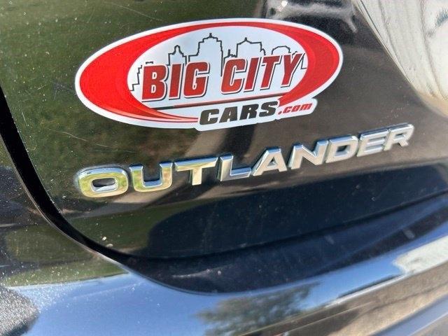 Mitsubishi Outlander ES 2024