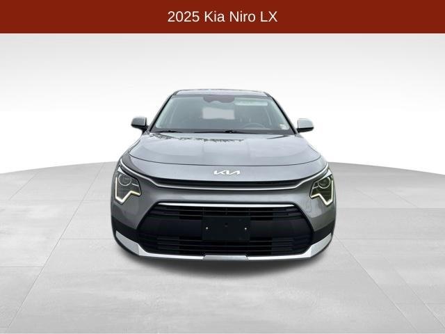Kia Niro LX FWD 2025