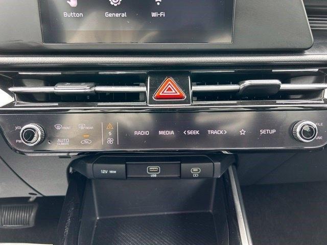 Kia Niro LX FWD 2025
