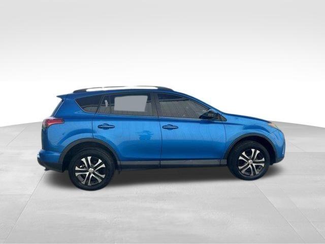 Toyota RAV4 LE FWD 2018