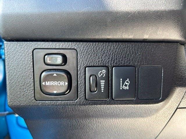 Toyota RAV4 LE FWD 2018
