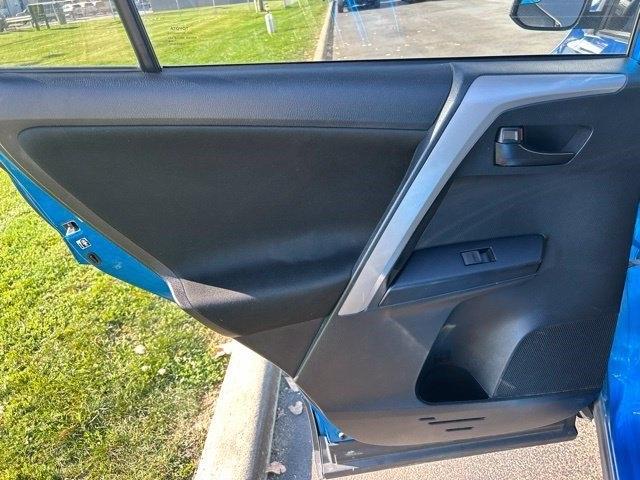 Toyota RAV4 LE FWD 2018