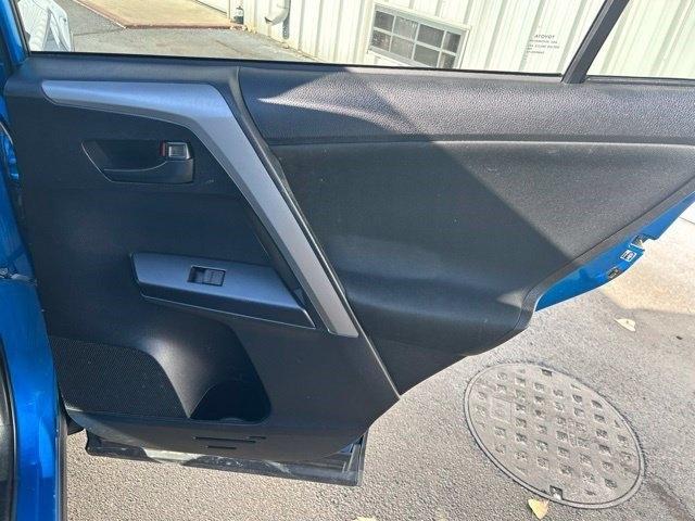 Toyota RAV4 LE FWD 2018