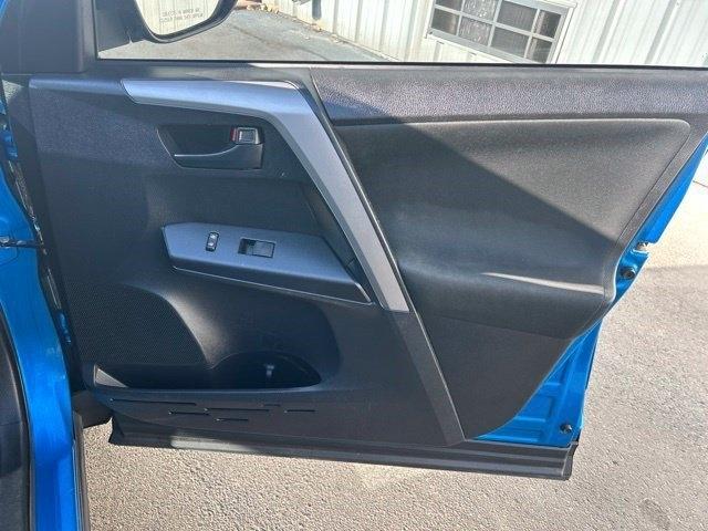 Toyota RAV4 LE FWD 2018