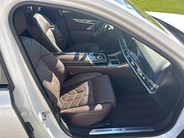 BMW 7 Series  2023