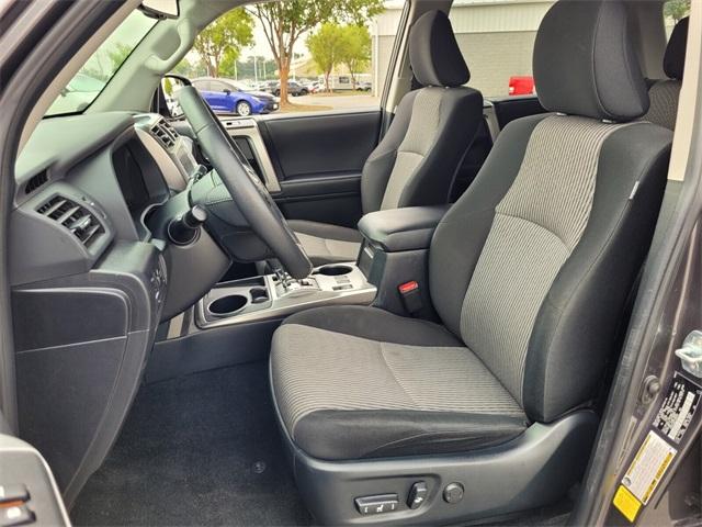 Toyota 4Runner SR5 2WD (Natl) 2023