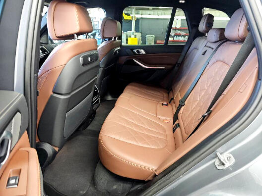 BMW X5 xDrive40i Sports Activity Vehicle 2025