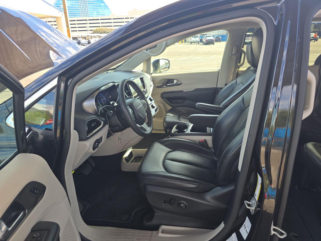 Chrysler Pacifica Touring L FWD 2023