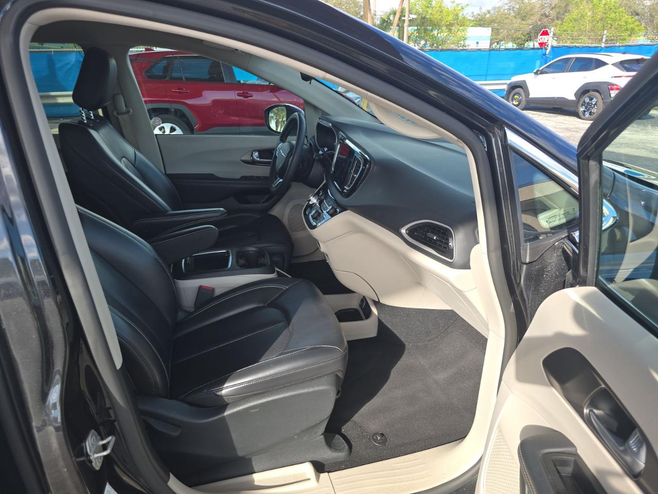 Chrysler Pacifica Touring L FWD 2023