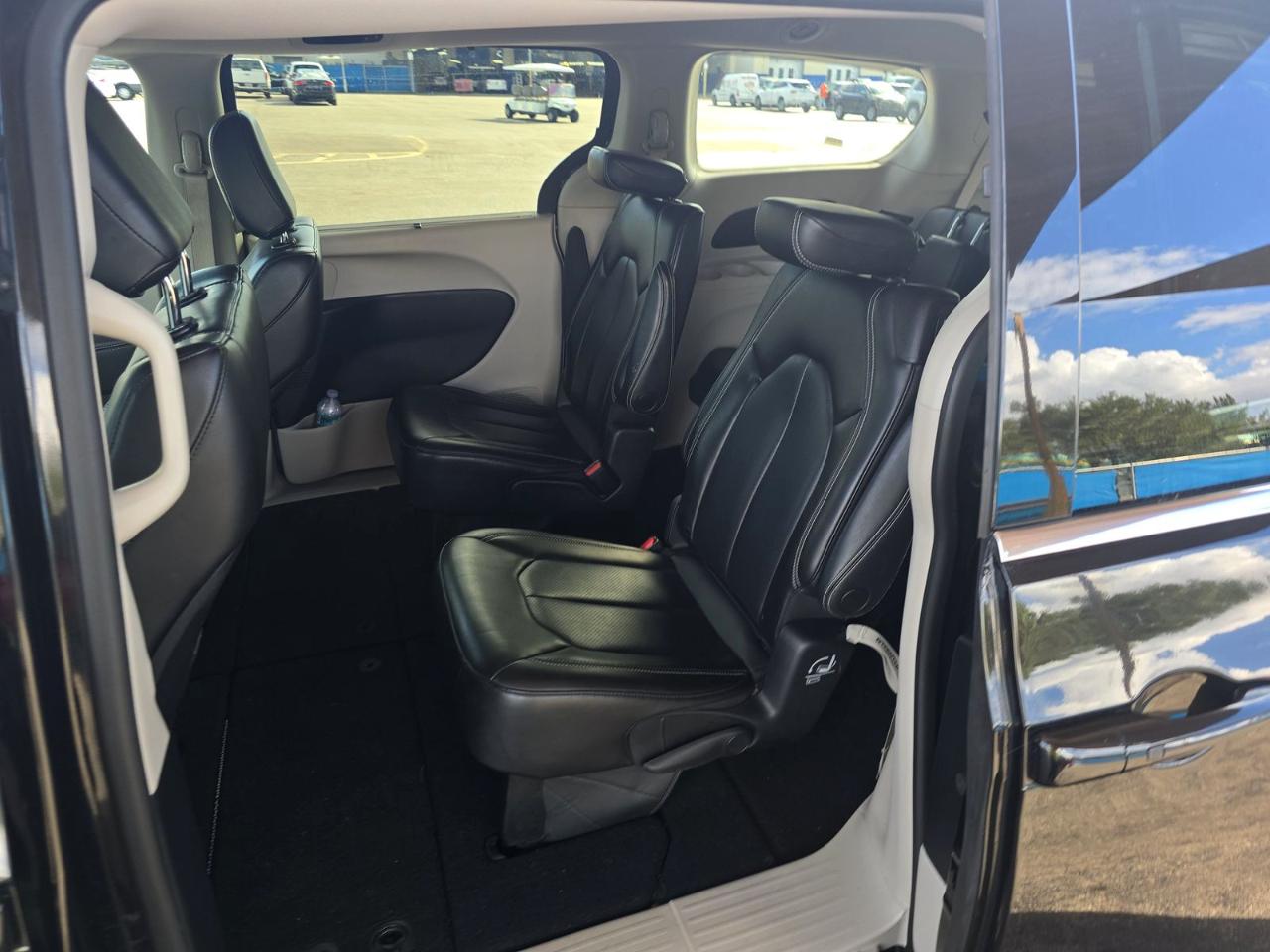 Chrysler Pacifica Touring L FWD 2023