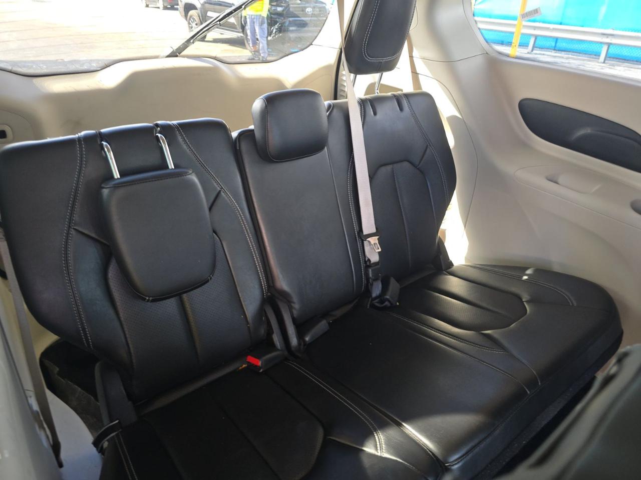 Chrysler Pacifica Touring L FWD 2023