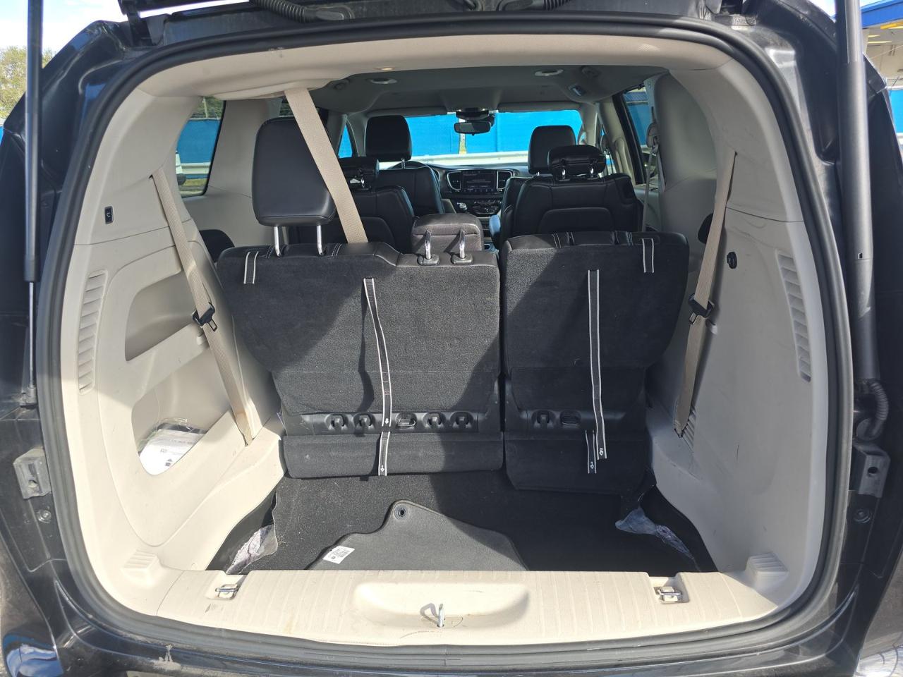 Chrysler Pacifica Touring L FWD 2023