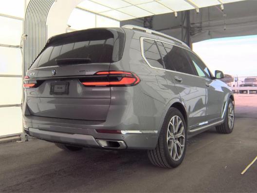 BMW X7 xDrive40i Sports Activity Vehicle 2026
