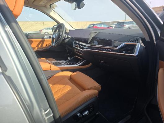 BMW X7 xDrive40i Sports Activity Vehicle 2026