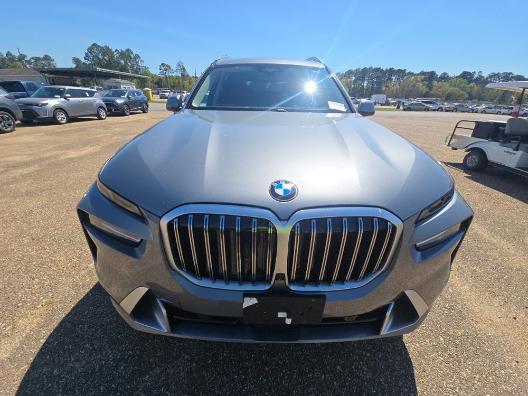 BMW X7 xDrive40i Sports Activity Vehicle 2026