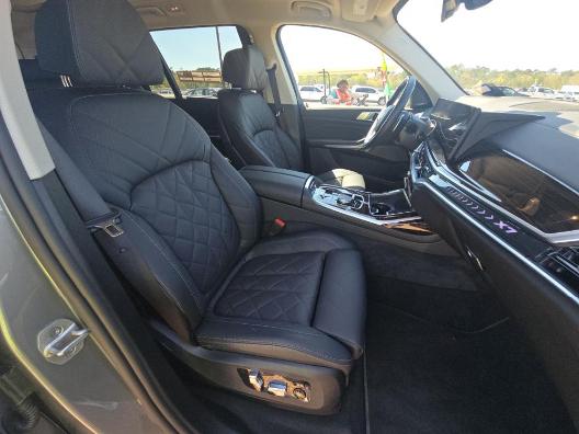 BMW X7 xDrive40i Sports Activity Vehicle 2026