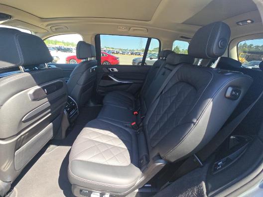 BMW X7 xDrive40i Sports Activity Vehicle 2026