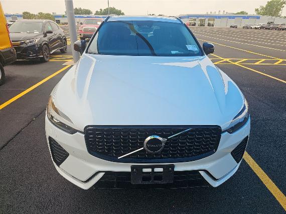 Volvo XC60 B5 AWD Core 2025