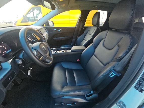 Volvo XC60 B5 AWD Core 2025