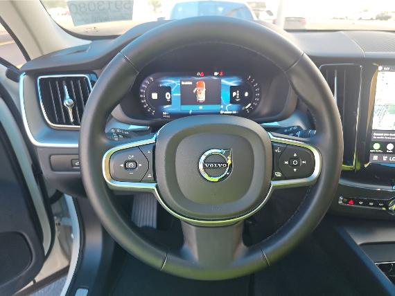 Volvo XC60 B5 AWD Core 2025