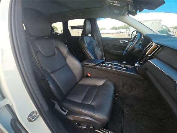 Volvo XC60 B5 AWD Core 2025