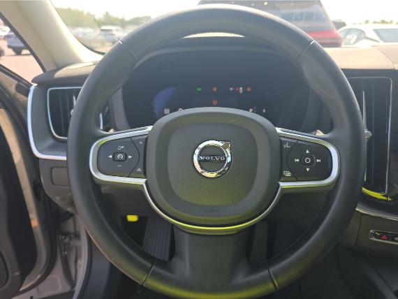 Volvo XC60 B5 AWD Core 2025
