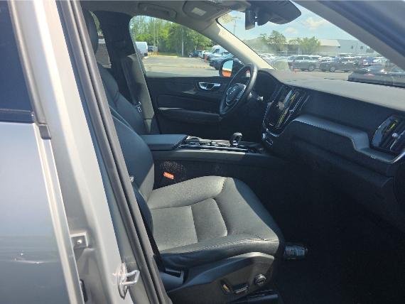 Volvo XC60 B5 AWD Core 2025
