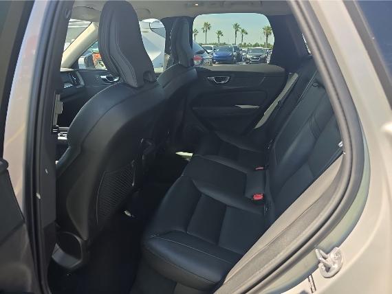 Volvo XC60 B5 AWD Core 2025