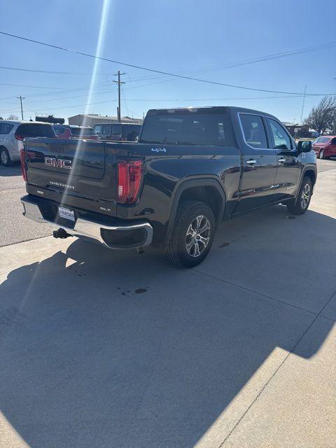 GMC Sierra 1500 4WD Crew Cab 147" SLT 2025