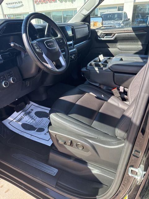 GMC Sierra 1500 4WD Crew Cab 147" SLT 2025