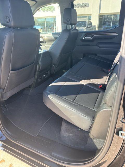GMC Sierra 1500 4WD Crew Cab 147" SLT 2025