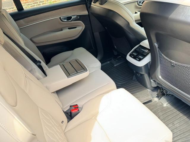 Volvo XC90 2025.5 B5 AWD Core 7-Seater 2025
