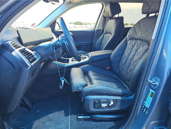 BMW X7 xDrive40i Sports Activity Vehicle 2026