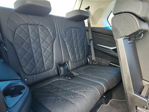 BMW X7 xDrive40i Sports Activity Vehicle 2026
