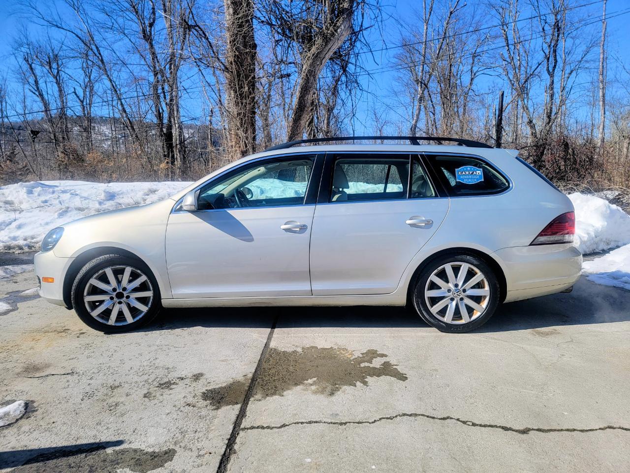 Volkswagen Jetta SportWagen 2.5L SE PZEV 2012