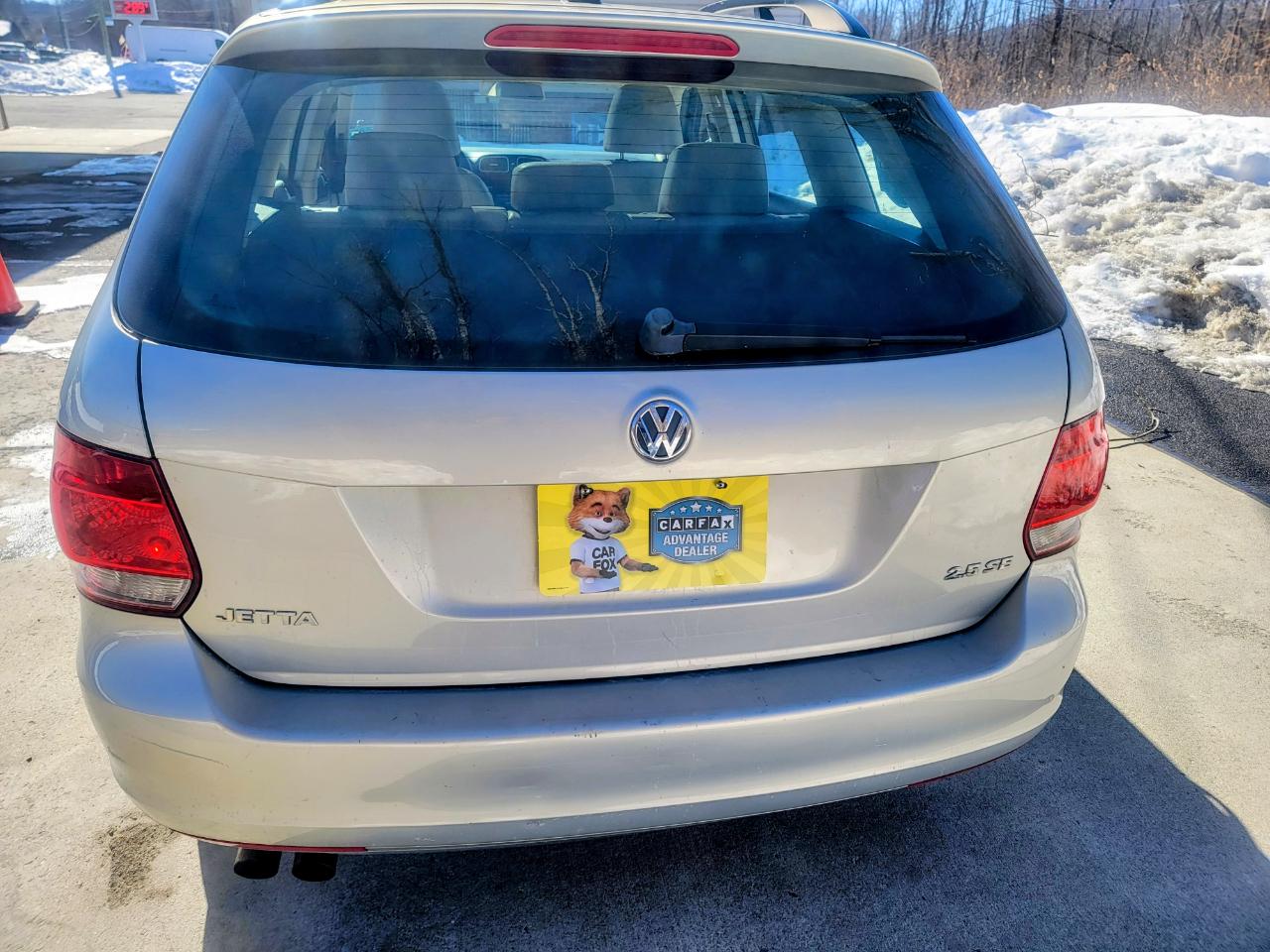 Volkswagen Jetta SportWagen 2.5L SE PZEV 2012