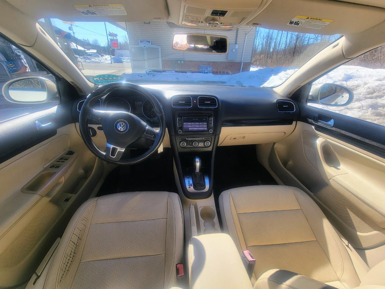 Volkswagen Jetta SportWagen 2.5L SE PZEV 2012