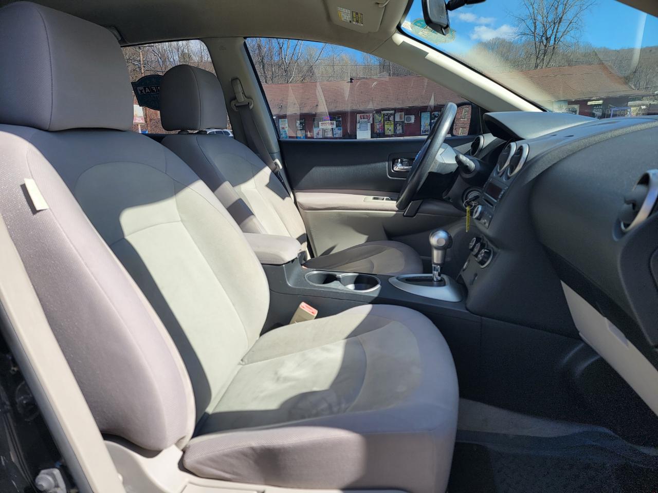 Nissan Rogue S AWD 2010