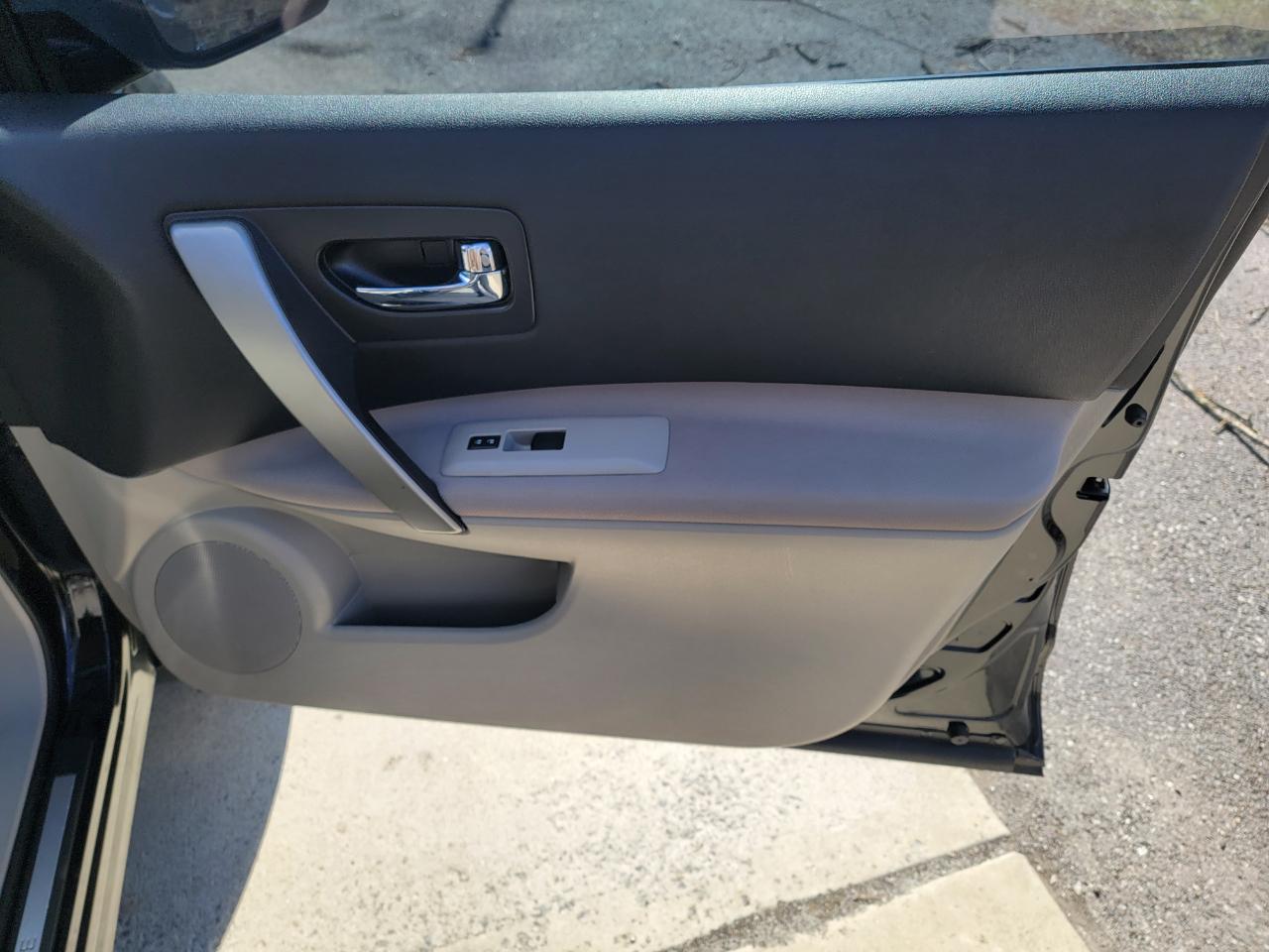 Nissan Rogue S AWD 2010