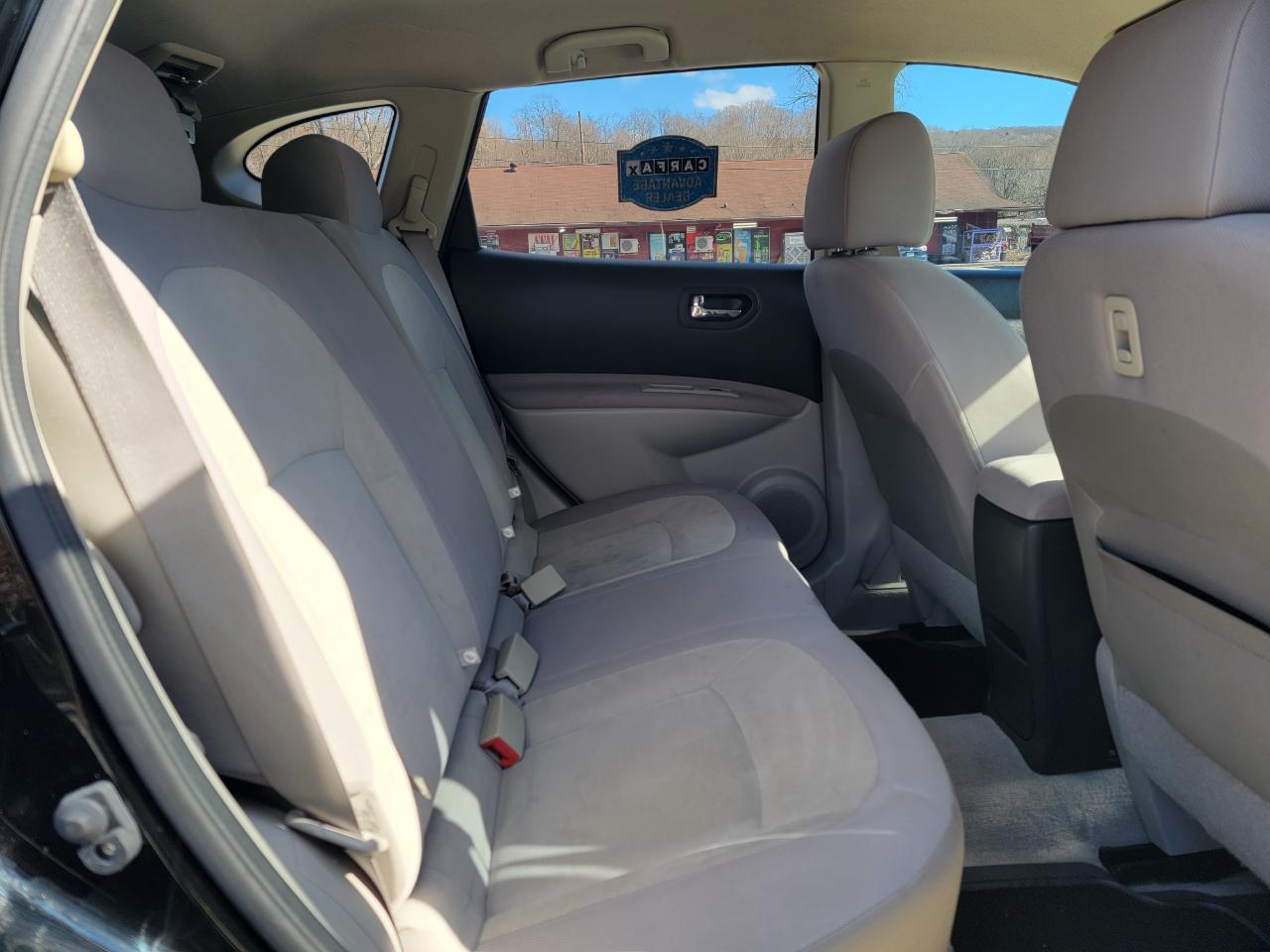 Nissan Rogue S AWD 2010