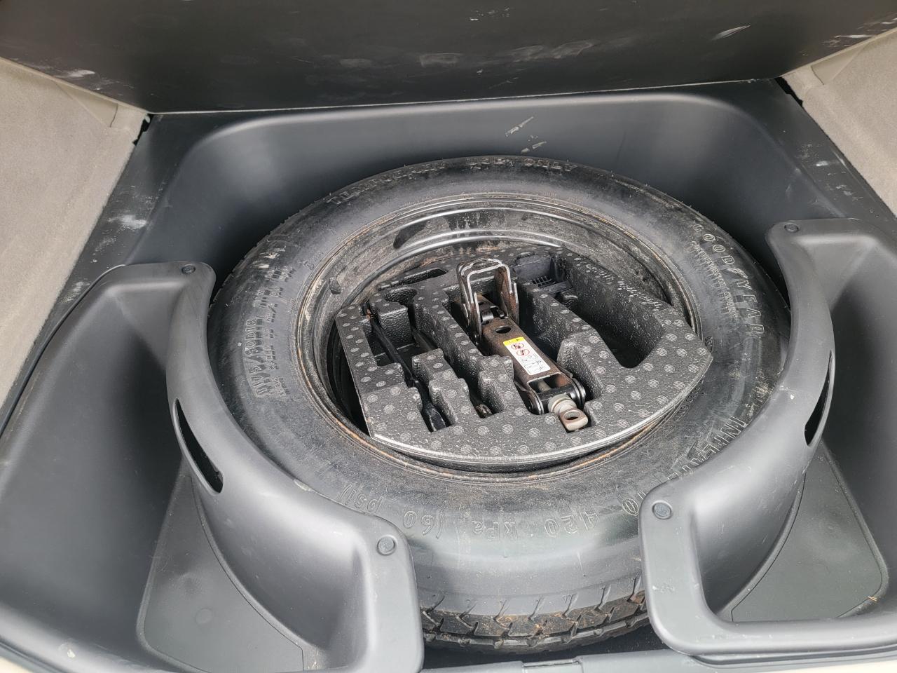 Jeep Grand Cherokee Laredo 4WD 2011