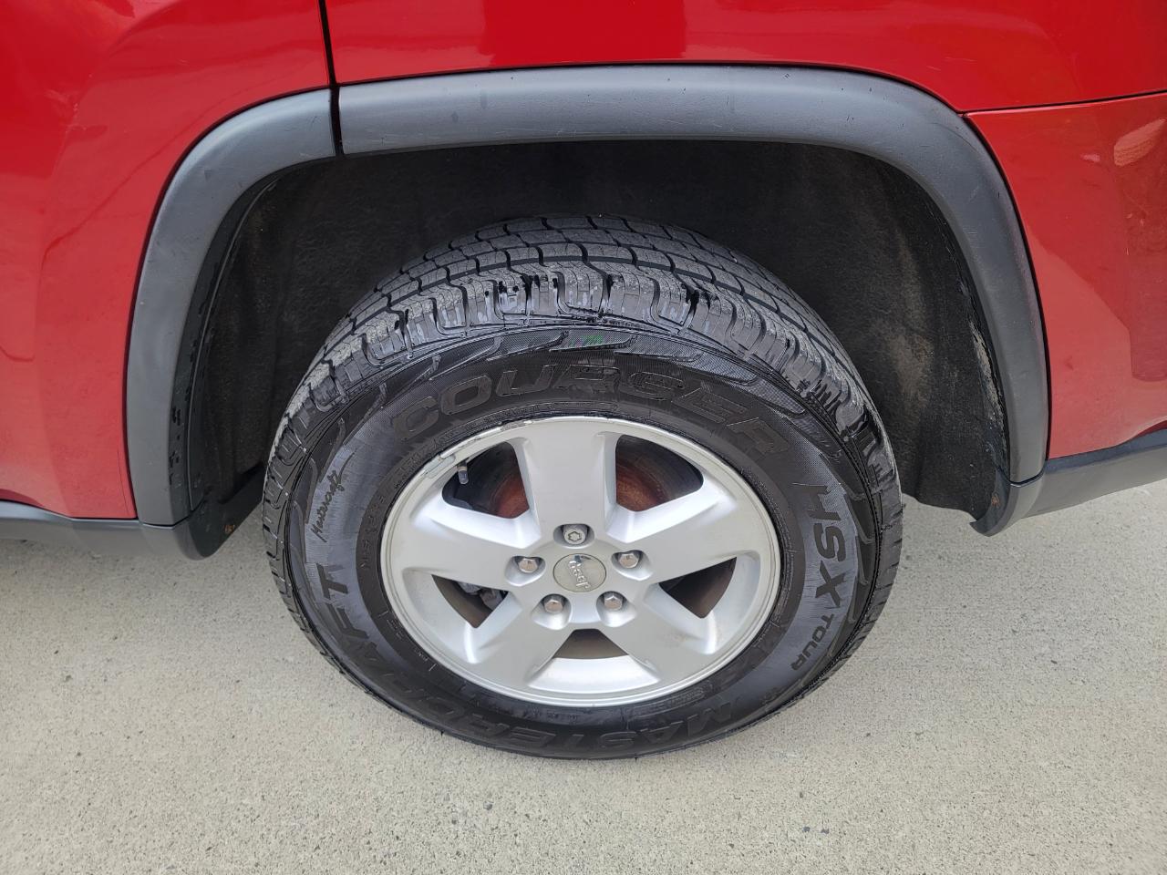 Jeep Grand Cherokee Laredo 4WD 2011