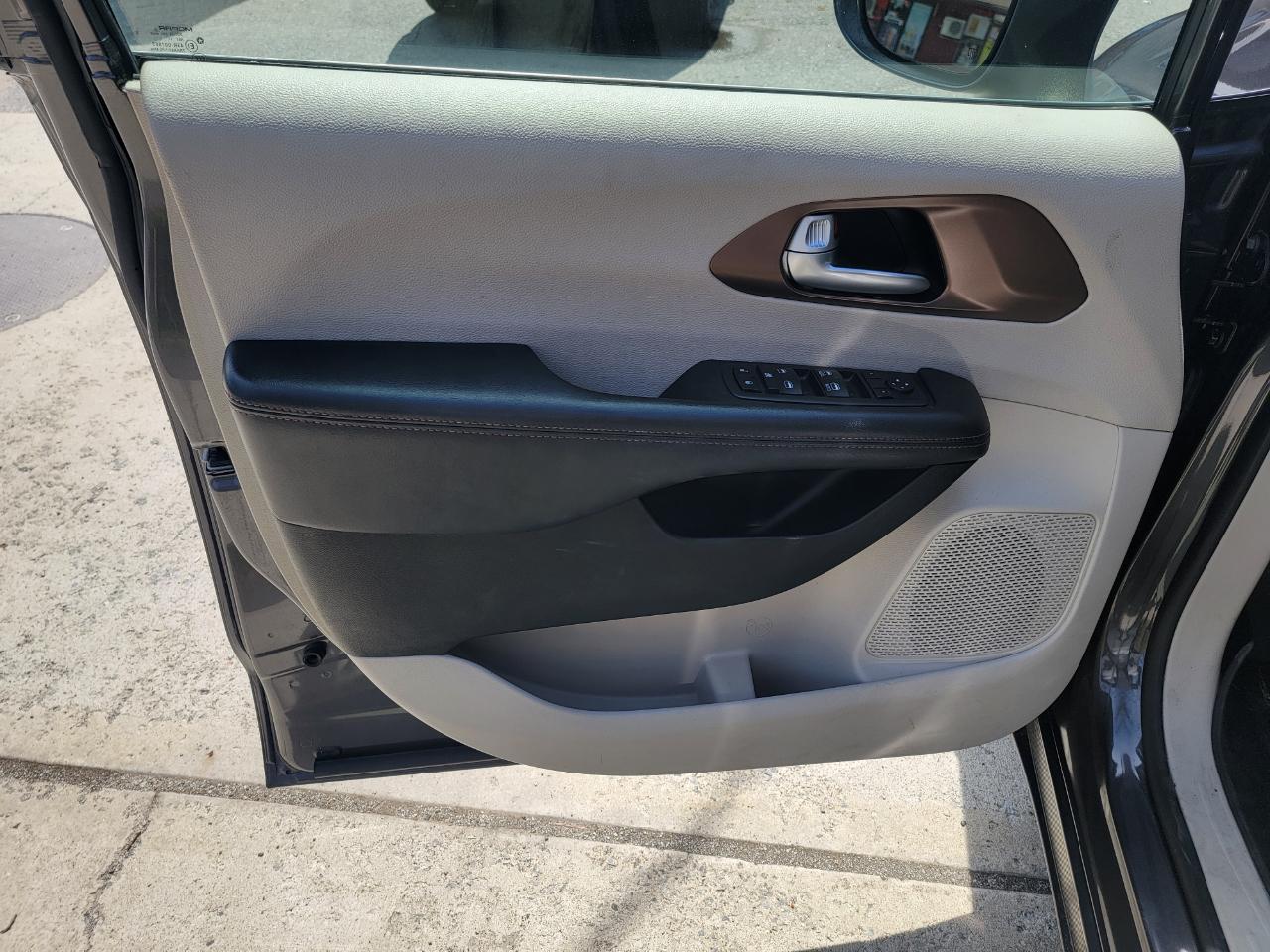 Chrysler Pacifica Touring-L 2017