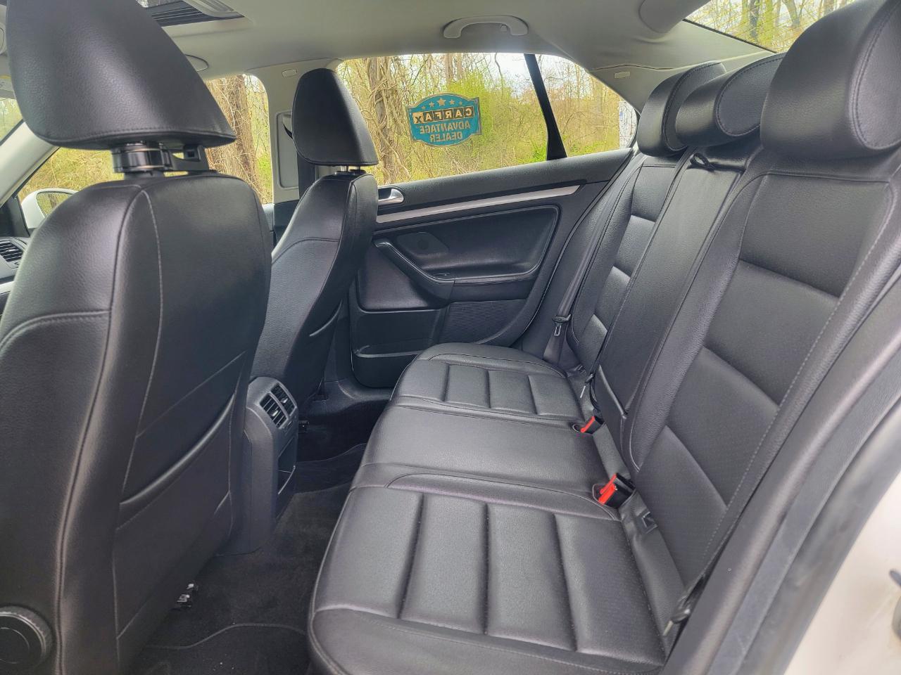 Volkswagen Jetta SEL PZEV 2010