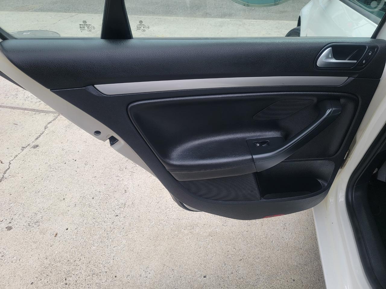 Volkswagen Jetta SEL PZEV 2010