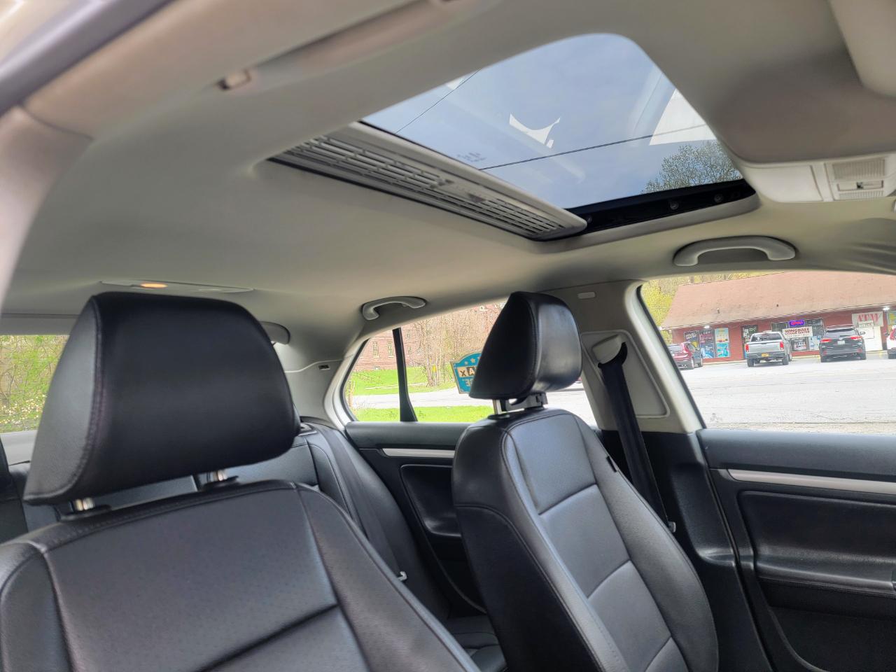 Volkswagen Jetta SEL PZEV 2010