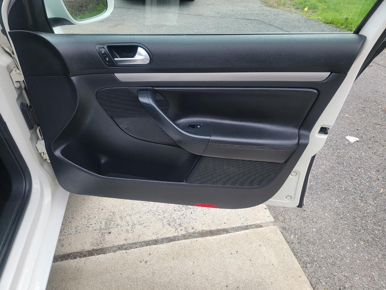 Volkswagen Jetta SEL PZEV 2010