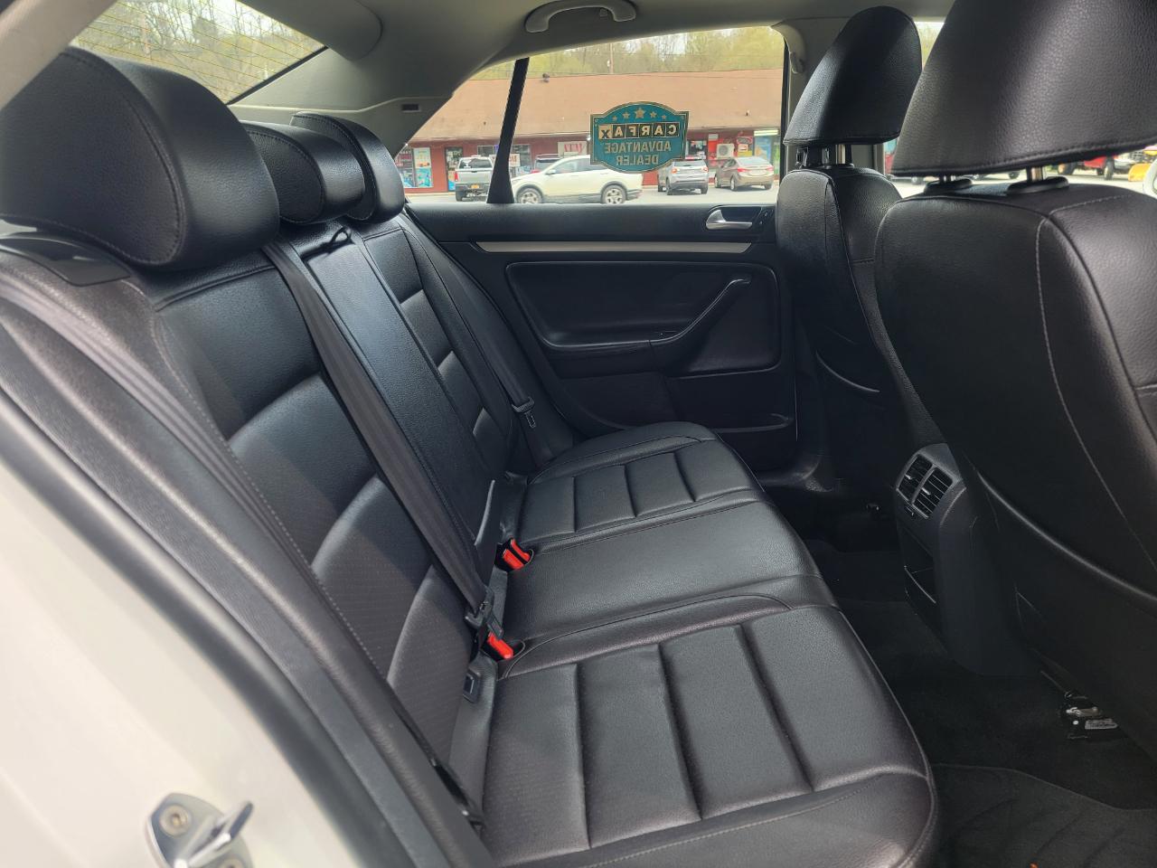 Volkswagen Jetta SEL PZEV 2010