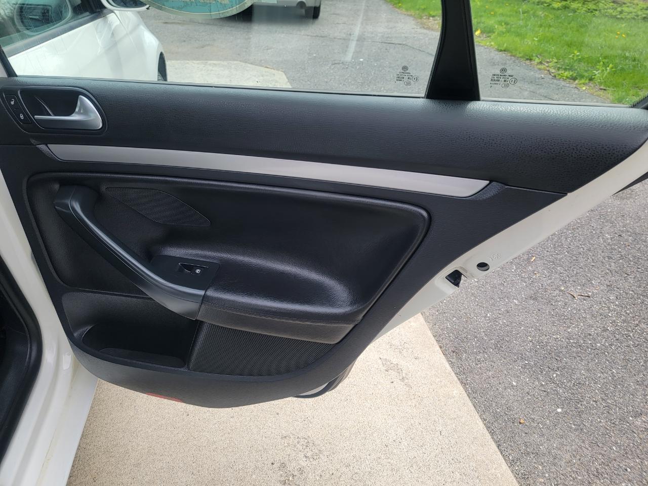 Volkswagen Jetta SEL PZEV 2010