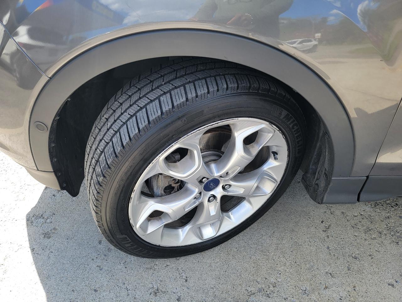 Ford Escape Titanium 4WD 2013